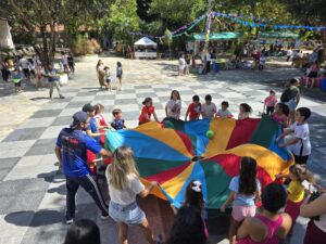 Recreação no pátio da Casa José de Alencar durante a Feira do Zé